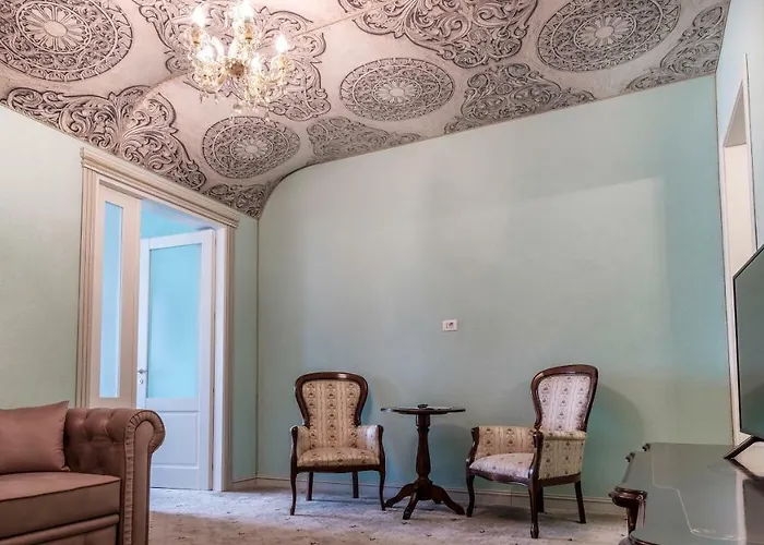 Jmr Royal -luxury & Private Sauna Hotel 4*