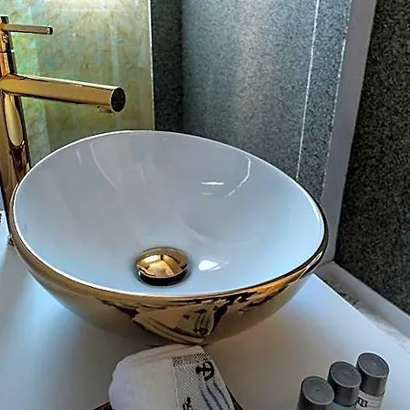 Jmr Royal -luxury & Private Sauna Hotel 4*
