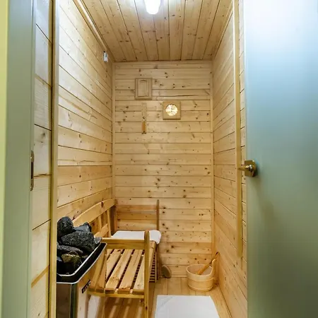 Jmr Royal -luxury & Private Sauna Hotel 4*