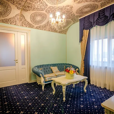 Jmr Royal -luxury & Private Sauna Hotel